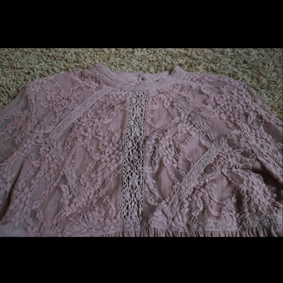 Beautiful blouse! - Picture 2 of 3